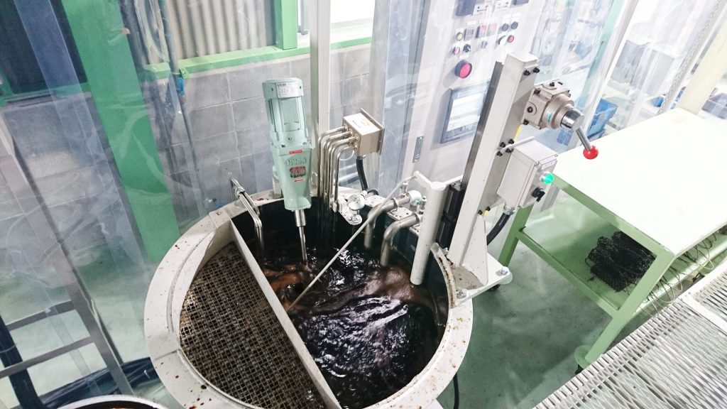 焼入れ油槽（撹拌機能付）